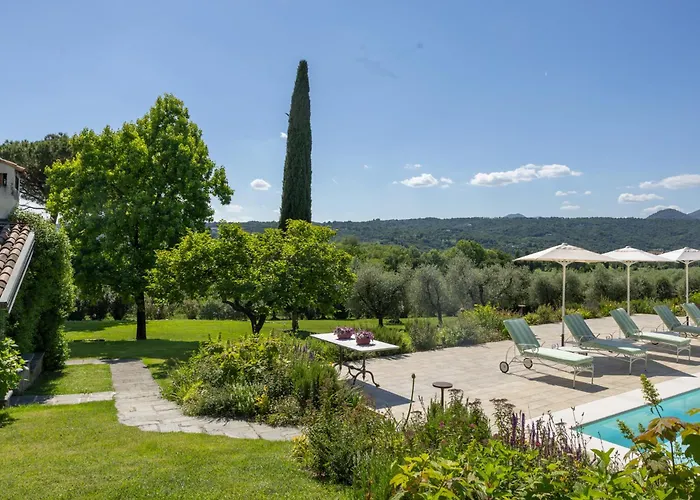 Poderi La Rocchetta Countryside Estate On The Hills Of Lake Garda